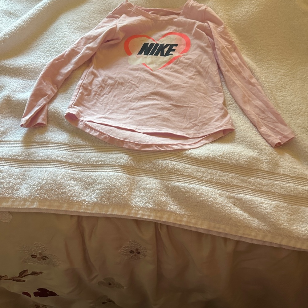 Nike toddler girls shirt pink 3T nike logo heart shaped high low style